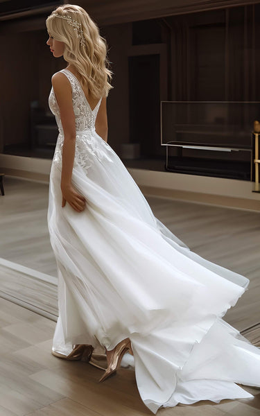 Modern Elegant Plunging Neckline A-Line Boho Lace Wedding Dress Beach Floral Appliqued Low Back Sweep Train Bridal Gown