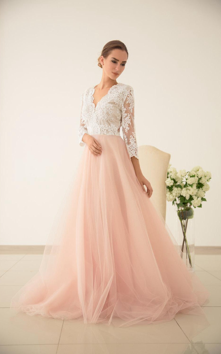 Peach Floral Bohemian Lace A-Line Wedding Dress Vintage Romantic Tulle Scalloped V-Neck Illusion Sleeves Pink Bridal Gown