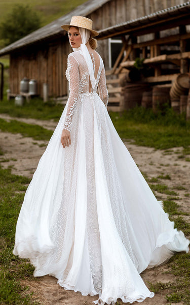 Western Country Garden Floral Boho Lace Wedding Dress Romantic Floor Length Plunging Neckline Bridal Gown with Button Back