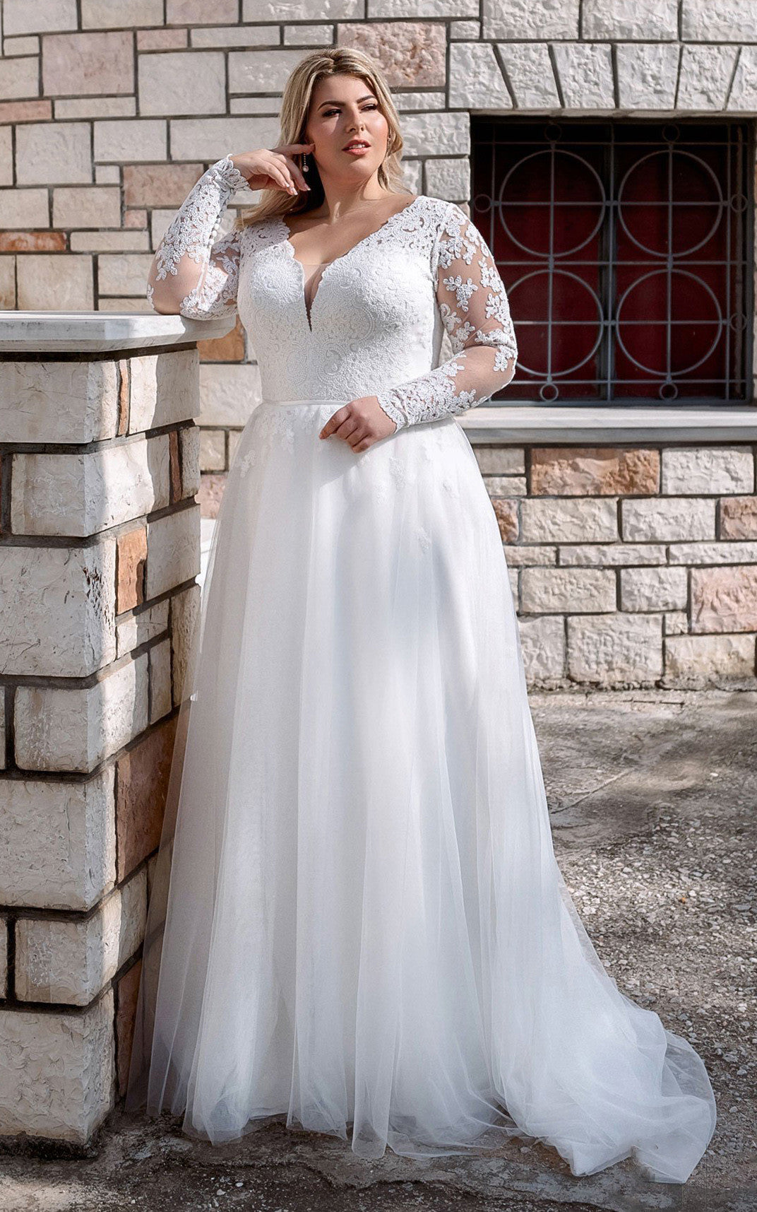 Western Sexy Plus Size A-Line Boho Lace Wedding Dress with Sleeves Modern Gorgeous Floor Length Tulle Gown with Appliques and Sweep Train