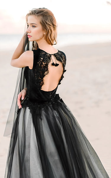 Gothic Beach Black Boho Lace A-Line Wedding Dress Unique Flowy Princess Square Neck Backless Bridal Gown with Sweep Train