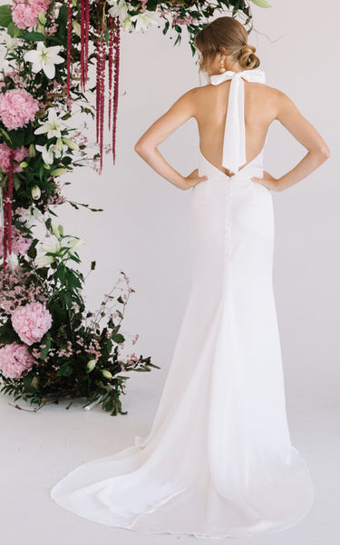 Modest Simple Sheath Satin Wedding Dress Sexy Garden Beach Sleeveless Backless Bridal Gown with Sweep Train