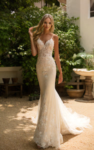 Floral Beach Mermaid Boho Lace V-Neck Wedding Dress Whimsical Sexy Low Back Sleeveless Bridal Gown with Court Train