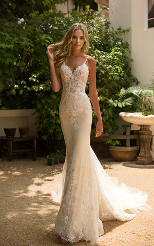 Floral Beach Mermaid Boho Lace V-Neck Wedding Dress Whimsical Sexy Low Back Sleeveless Bridal Gown with Court Train