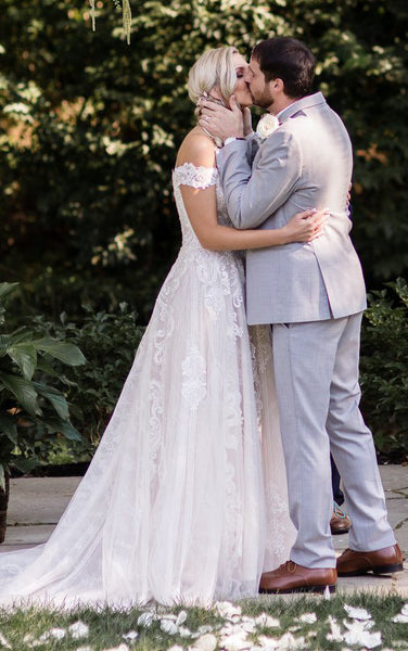 Sexy Elegant A-Line Boho Off-the-Shoulder Wedding Dress with Lace Appliques and Sweep Train