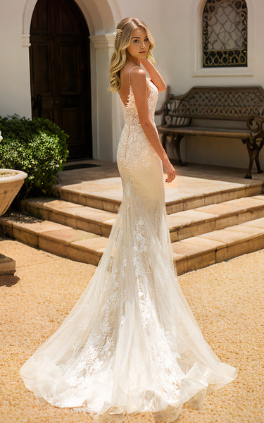 Floral Beach Mermaid Boho Lace V-Neck Wedding Dress Whimsical Sexy Low Back Sleeveless Bridal Gown with Court Train