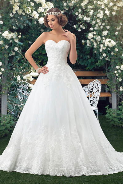 Sweetheart Lace Appliqued Sleeveless Ball Gown Bridal Dress With Buttons