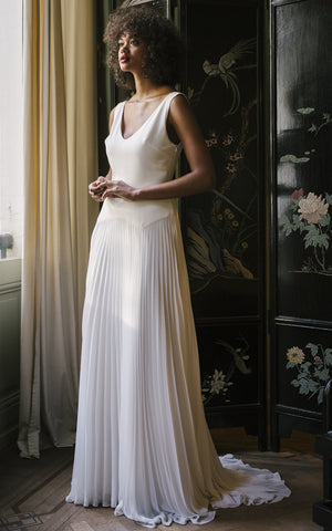 Elegant A Line V-neck Chiffon Sweep Train Wedding Dress with Pleats