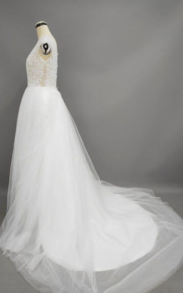 Illusion Scoop-Neck Sleeveless A-Line Tulle Wedding Dress With Appliques-715082