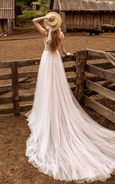 Elegant Tulle A-Line Wedding Dress with Plunging Neckline and Appliques Wedding Dress