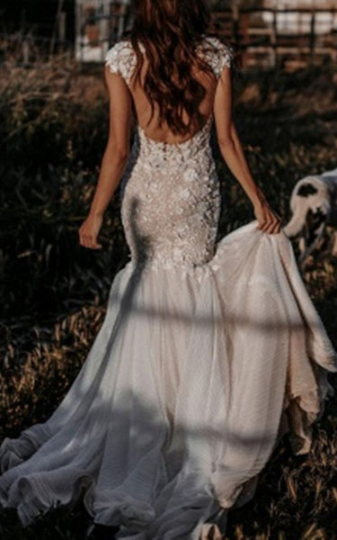 Mermaid V-neck Lace Wedding Dress Simple Casual Sexy Elegant Country Garden With Open Back And Sleevesless Appliques