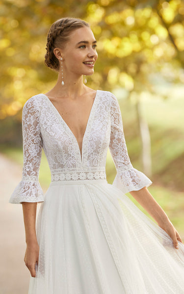 Bohemian A-Line V-neck Tulle Wedding Dress With Button Back And Appliques