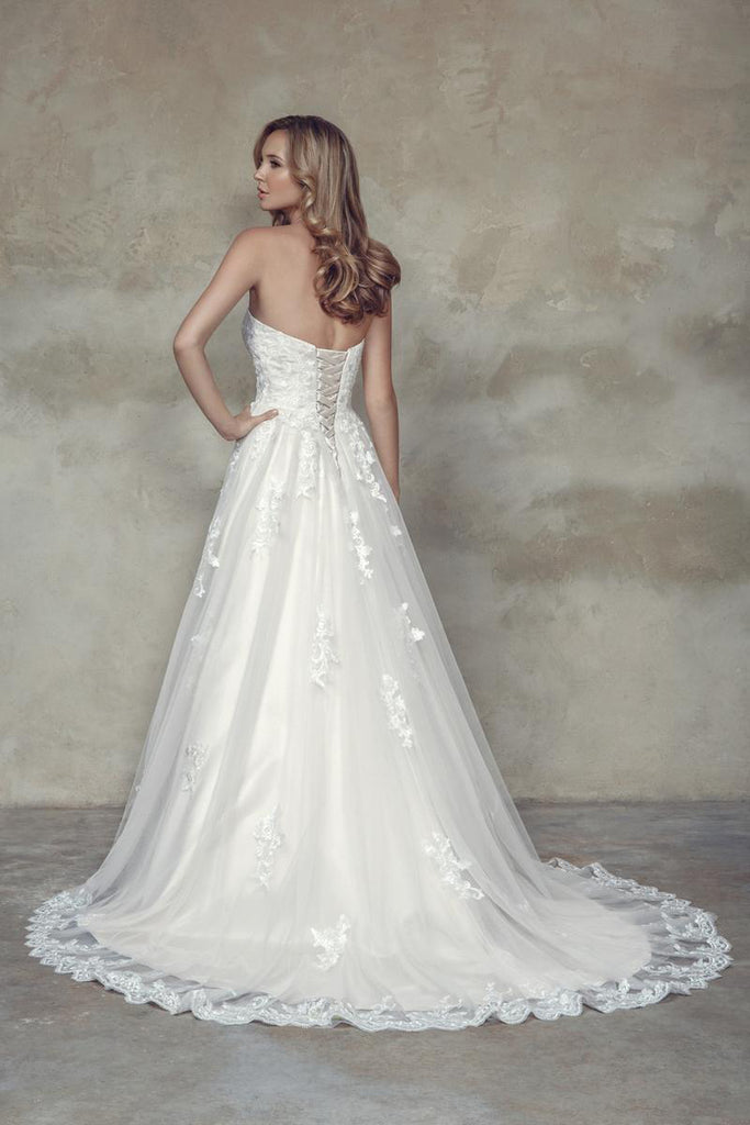 Elegant Sweetheart Lace Wedding Dress With Appliques And Corset Back ...