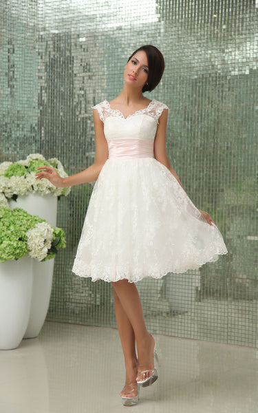 Short Sweetheart Sleeveless Exquisite Gown With Lace Applique